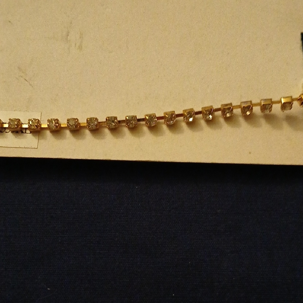 Fashion Rhinestone Necklace & Dangle Earring Set - Picture 4 of 8